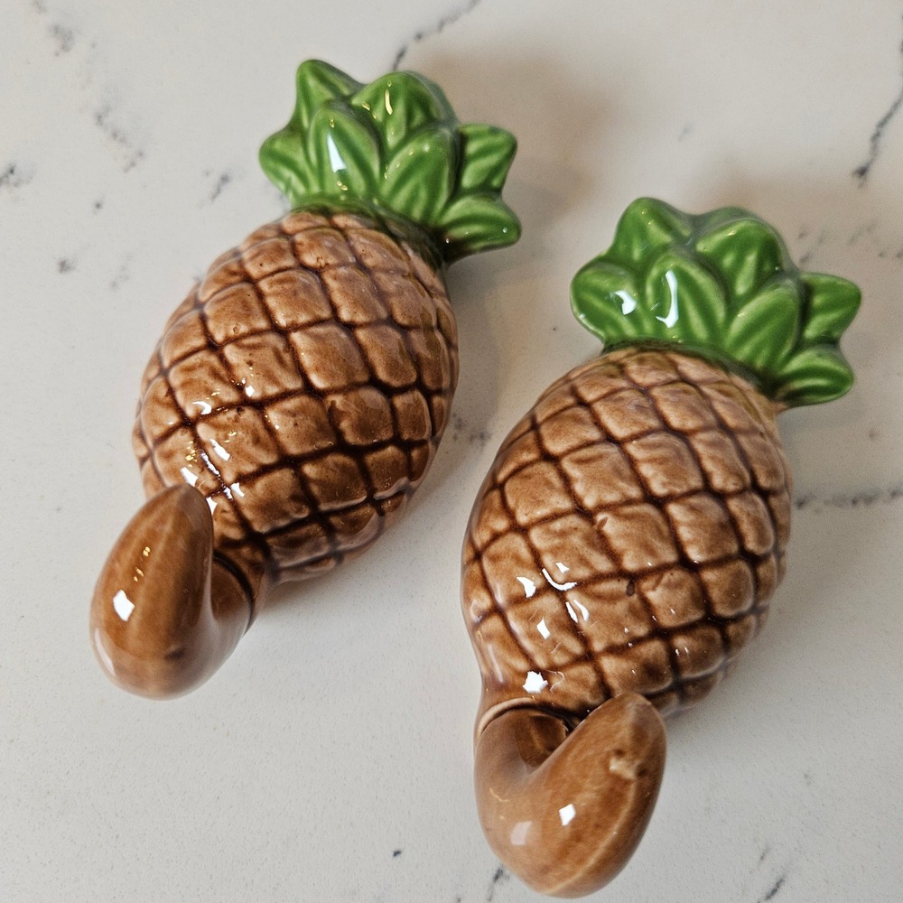 VTG Ceramic Pineapple Wall Hooks Mug Holder Set of 2 Tropical Hawaiian Decor